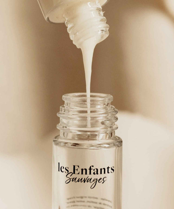 Texture douce du déodorant bio Les Enfants Sauvages Yuzu naturel et fabriqué en France