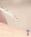 goutte de sérum repulpant ium sur la main
