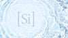 Eau bleu ciel avec des vaguelettes et symbole du Silicium [Si]